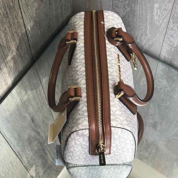 Michael Kors Hayes Small Duffle Bag Vanilla W - Picture 5 of 7